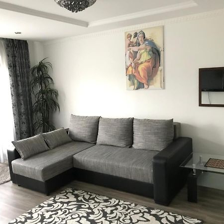 Fine Apartment เยลกาวา ภายนอก รูปภาพ