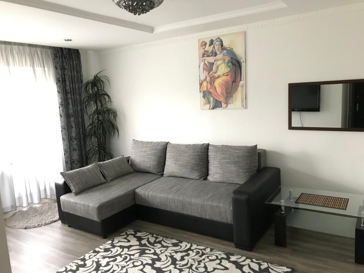 Fine Apartment เยลกาวา ภายนอก รูปภาพ